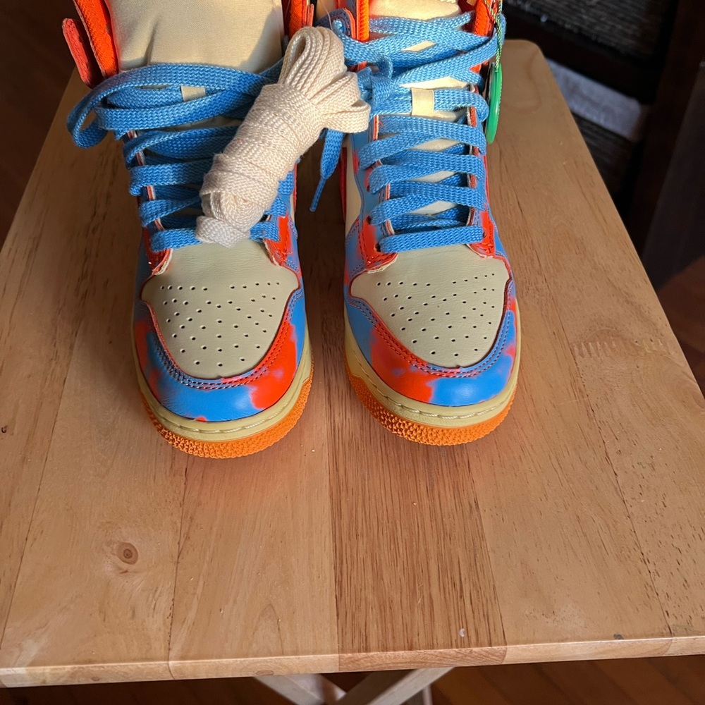 Nike Dunk boys size 5, women’s 6.5 Sneakers in Blue, Orange, and Cream - Picture 4 of 4